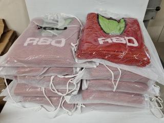 100x R80 Reversible Red/Green Training Bibs, Size L