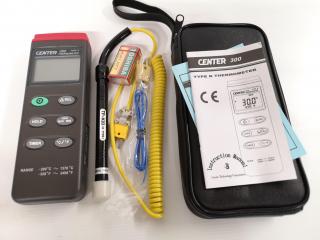 Type K Digital Thermometer 300 by Center