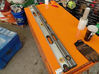 2x 1.22m Stanley Spirit Levels