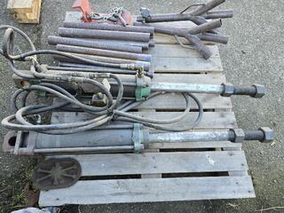 2 x Large Hydraulic Rams 