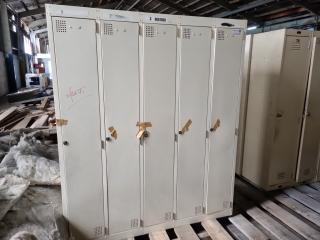 3 x Lockers