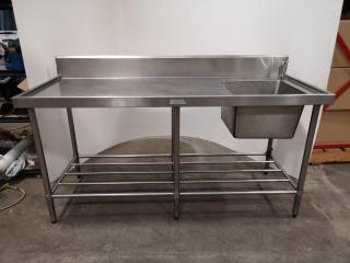 Stainless Steel Bench Table / Built-in Sink