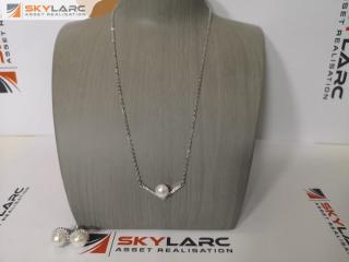 V Pearl and CZ Necklace | ARCTIC FOX & Pearl and CZ Stud Earrings