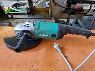 Makita Corded 230mm Angle Grinder M908