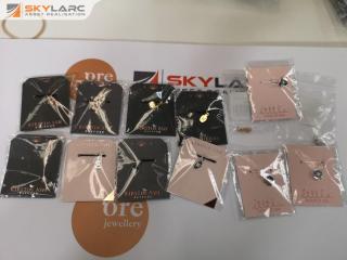 13x Kristin Ash Silver & Yellow Rose Gold Vermel Letter W Charms