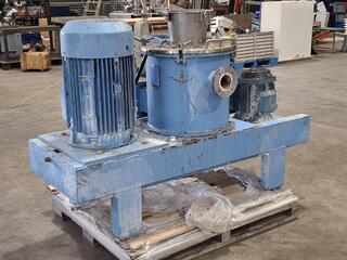 Industrial centrifugal machine with electric drive motors