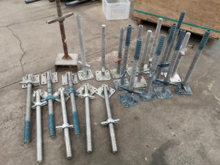 24x Assorted Scaffolding Base Feet Assemblies