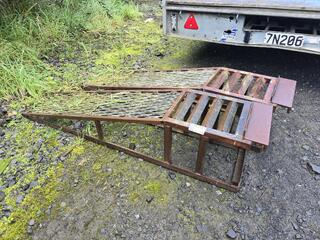 Heavy duty vehicle ramps