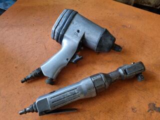 2x Air Impact Wrenches