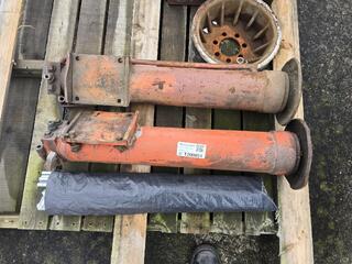 2 x Hiab Hydraulic Jacks