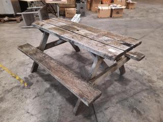Outdoors Picknic Bench