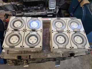 2 x 20 amp Power Plug Blocks