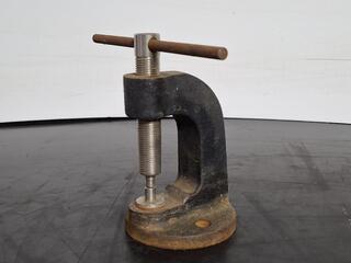 Small bench screw press