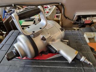 Shinano 1" Drive Air Impact Wrench SI-1760T