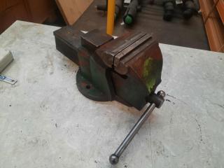 Small Bench Mountable Vice (Broken)