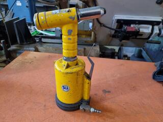 Sumake Air Riveter
