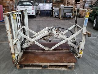 Forklift Push / Pull Attachment by Cascade