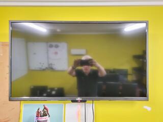 Veon 39.5" LED TV Television w/ Built-in DVD Player
