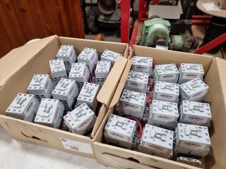 24x Allen Bradley Meridian Contactor Assemblies 100-C30*00, Bulk Lot, New