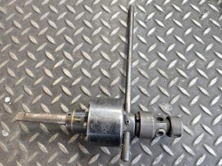 Archer Tapping Chuck